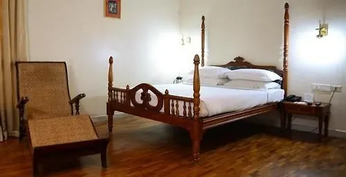 The Woods Manor Mg Road Hotel Kochi